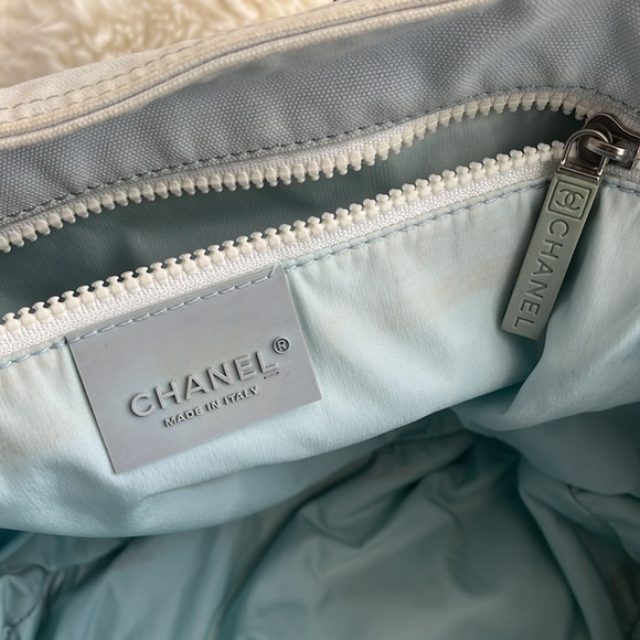 CHANEL Large Tote Bag - Picture 7 of 16